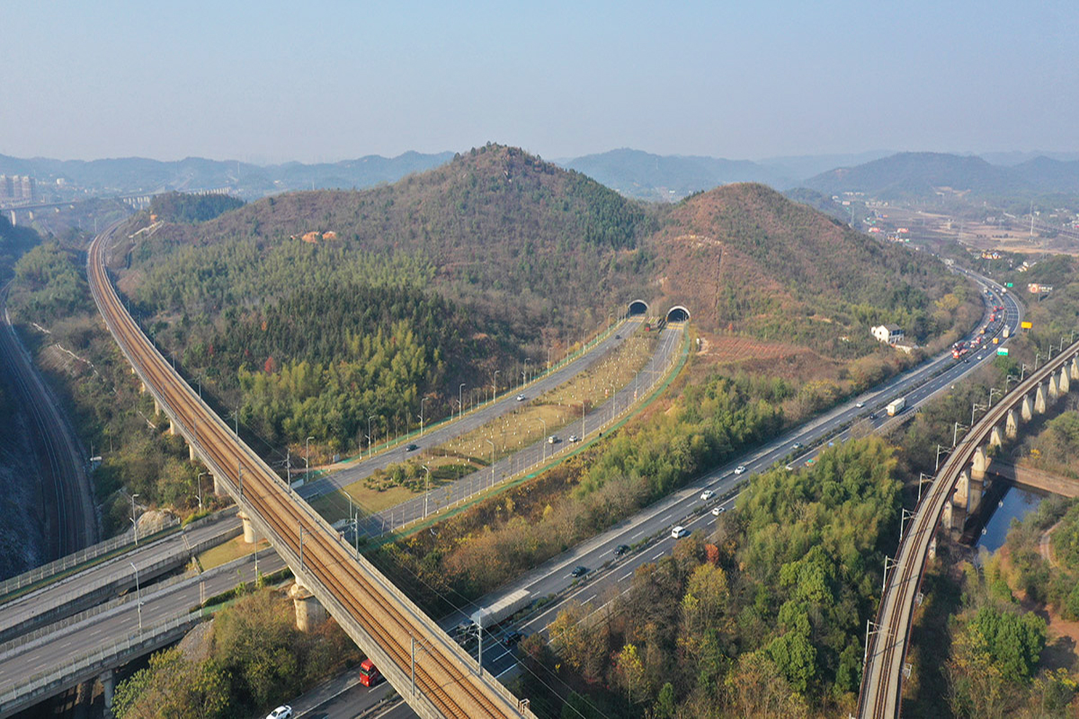 湖南湘潭昭山虎形山隧道