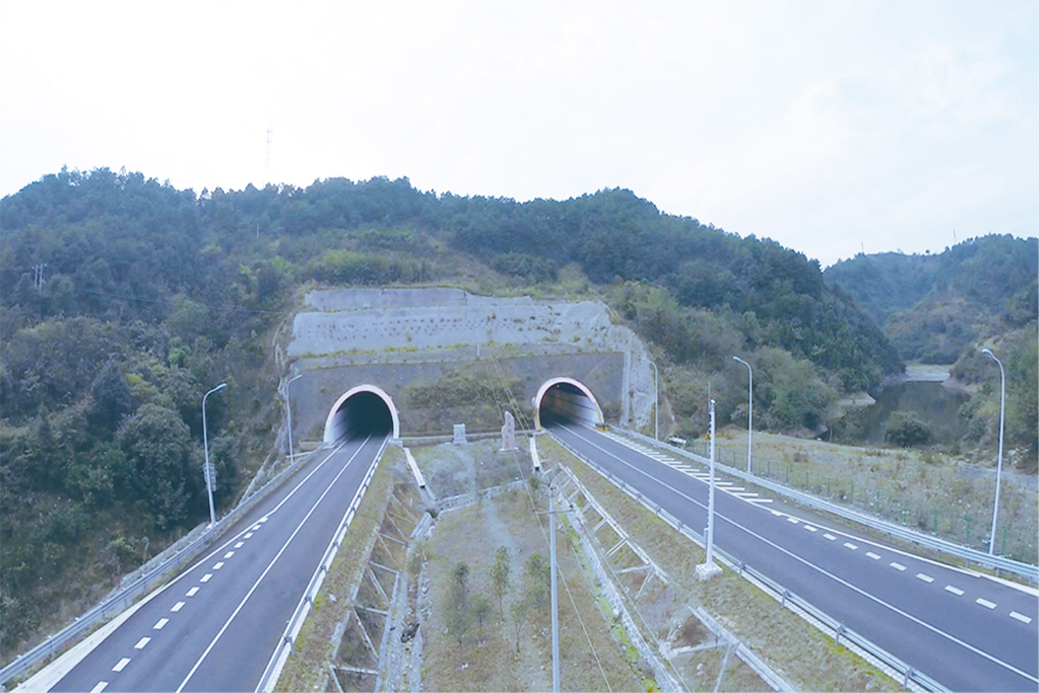 四川省道303线映秀至卧龙公路YW4隧道