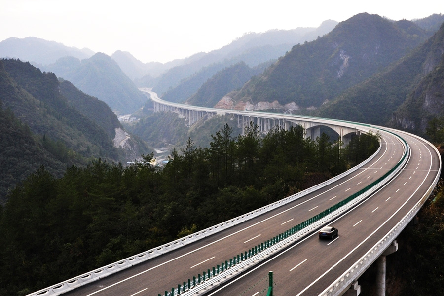 张家界至花垣高速公路