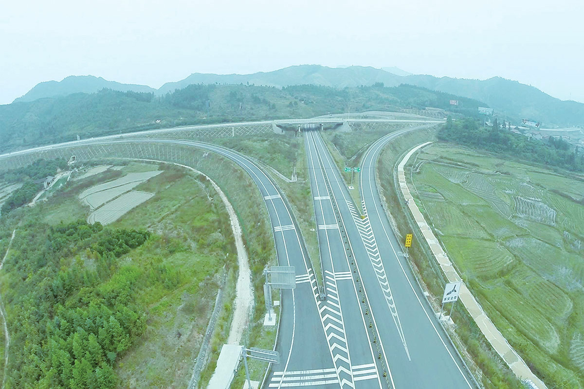 湖南吉首至怀化高速公路